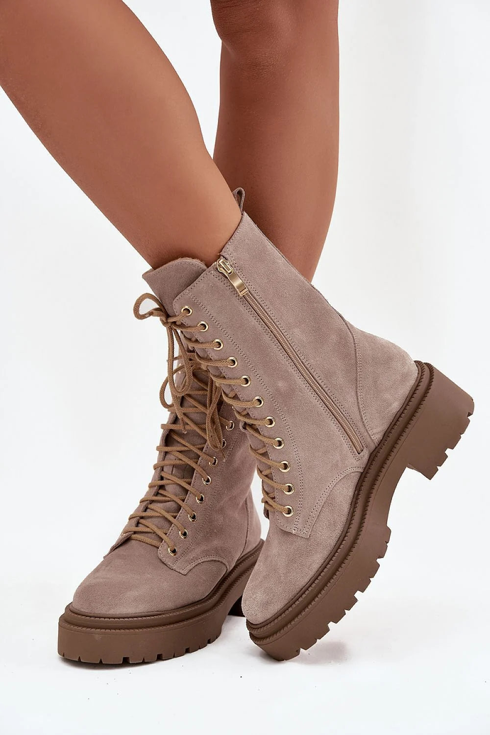 bottines femme daim suédé taupe montantes lacets zippée latérale semelle crantée plateforme compensée talon plat bout rond doublure chaude