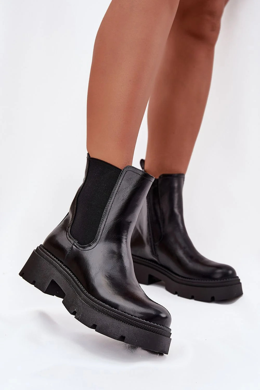 bottines Chelsea noires plateforme semelle crantée chunky urbaine rock cuir synthétique brillant empiècements élastiques tirette arrière bout rond antidérapante confort