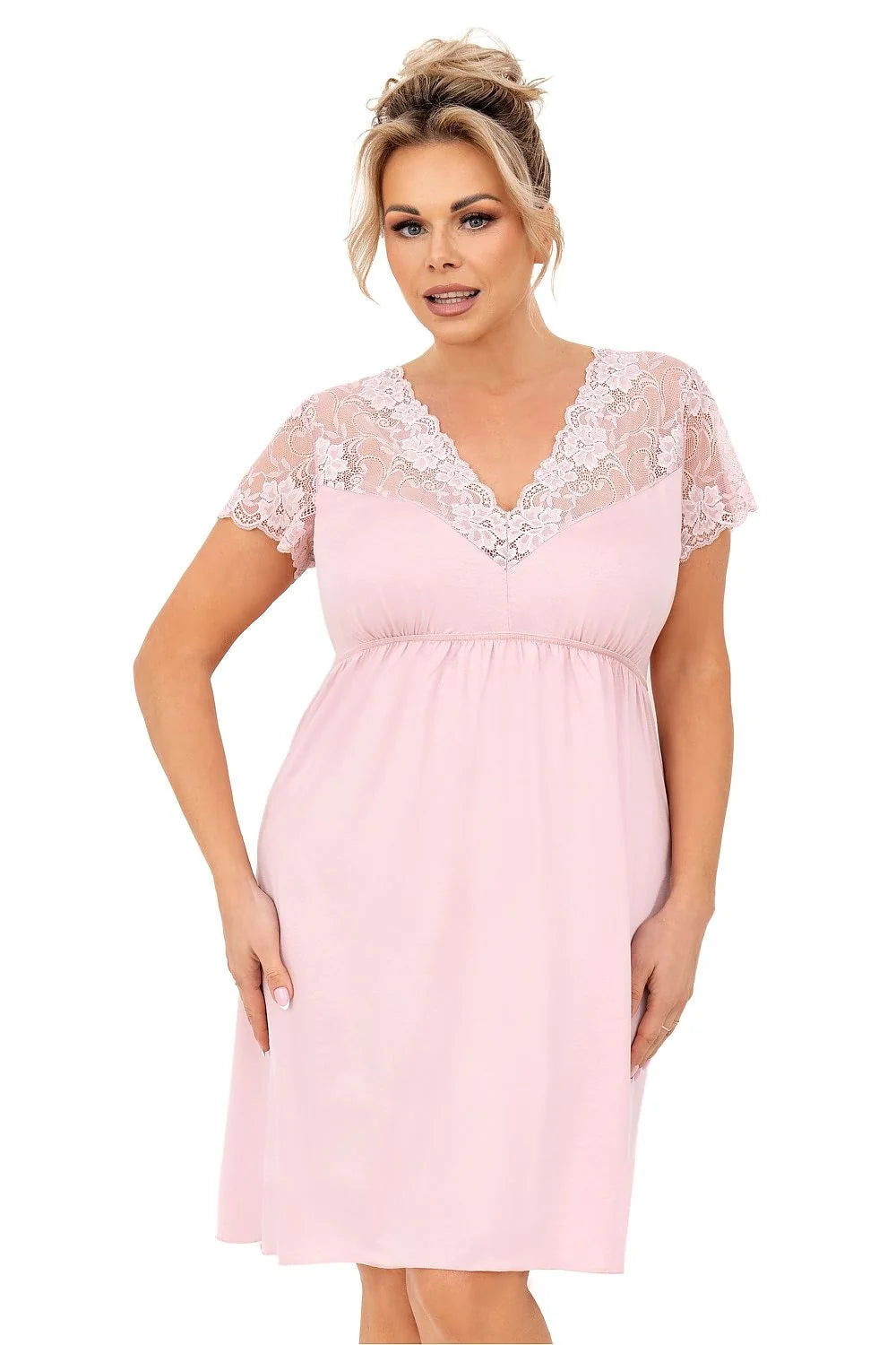 Chemise de nuit élégante taille plus femme dentelle rose pâle manches courtes décolleté en V confortable