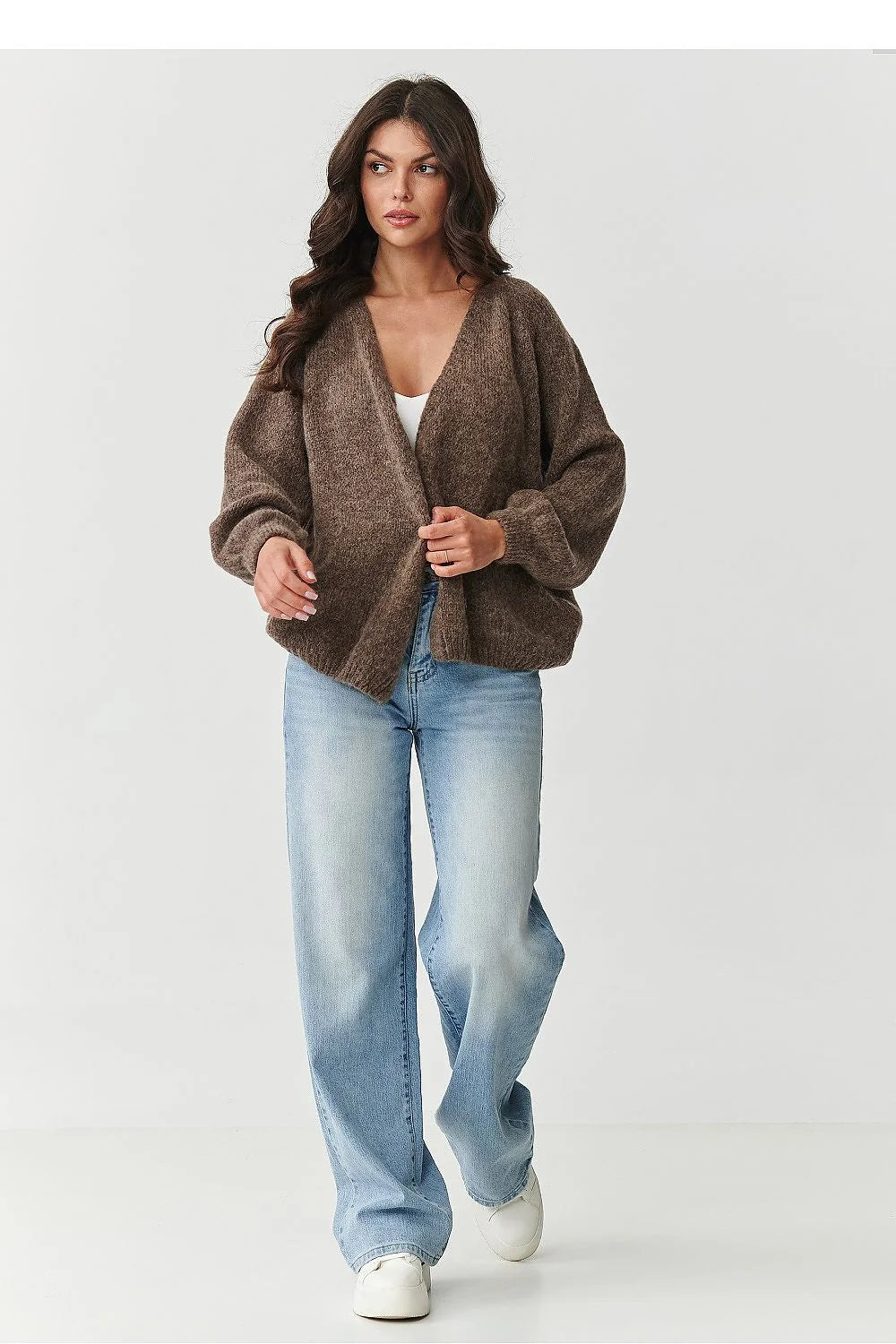 cardigan court femme maille duveteuse marron chiné oversize encolure V ouverture sans boutons manches bouffantes poignets côtelés mohair laine acrylique
