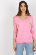 Pull pour femme à manches longues, design moderne, rose pastel, rayures subtiles, encolure en V, cœur sur la poitrine, coupe droite, confortable, style décontracté, quotidien, automne-hiver, été, mode féminine