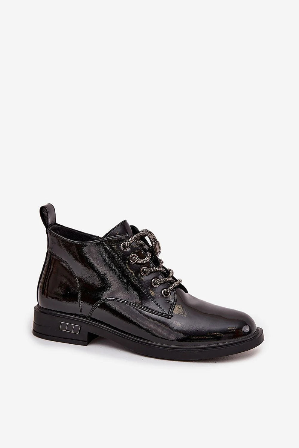 bottines femme cuir verni noir brillant derby bout arrondi œillets métalliques lacets ronds embouts fermeture éclair semelle antidérapante