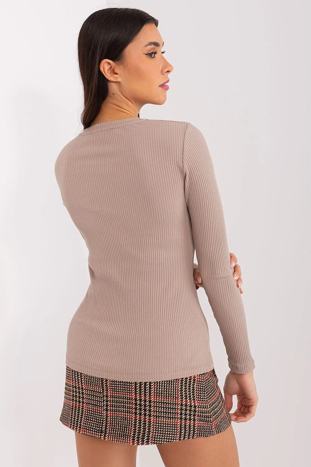 ensemble femme maille côtelée haut ajusté manches longues col rond broderie cœur jupe carreaux brun noir rouge ceinture boutons métalliques