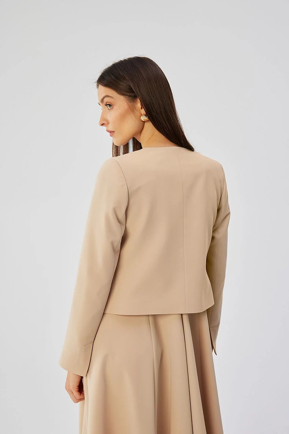 Robe évasée élégante avec veste boléro ton beige clair ajustée manches longues dos nu polyester femme