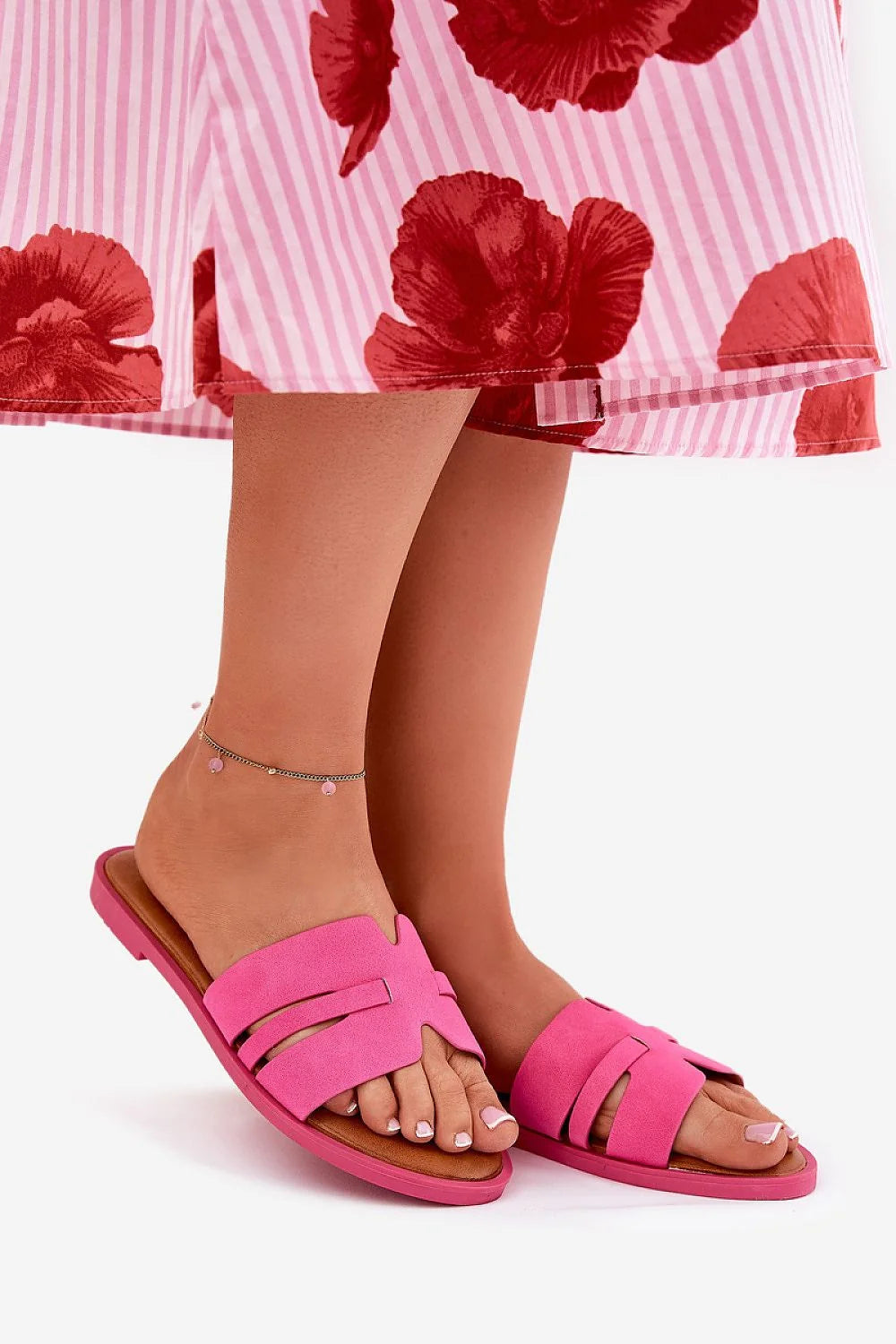 Sandales femmes style moderne coloris rose vif confort cuir artificiel plateforme plate occasions estivales été 2024