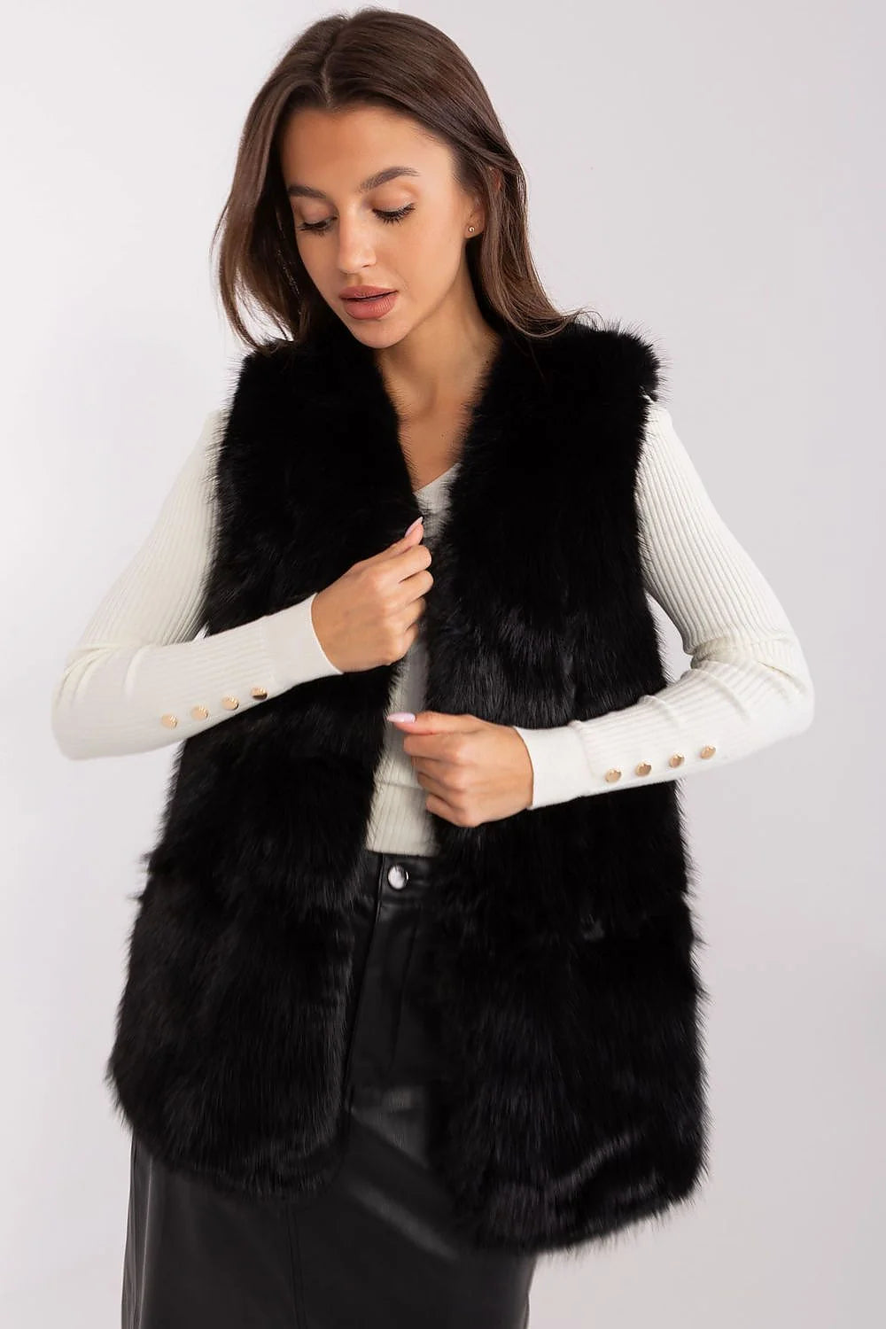 Gilet sans manches en fausse fourrure noire pour femme, style élégant, coupe droite, texture luxueuse, doublure intérieure, vêtement intemporel