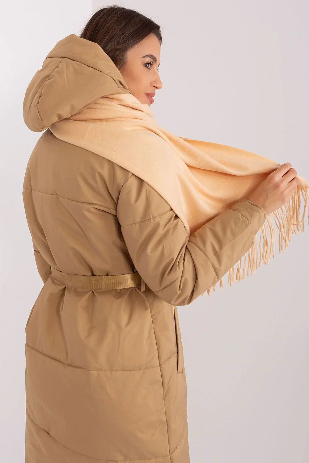 Écharpe en laine beige clair longue fines franges style classique hiver femme accessoire mode