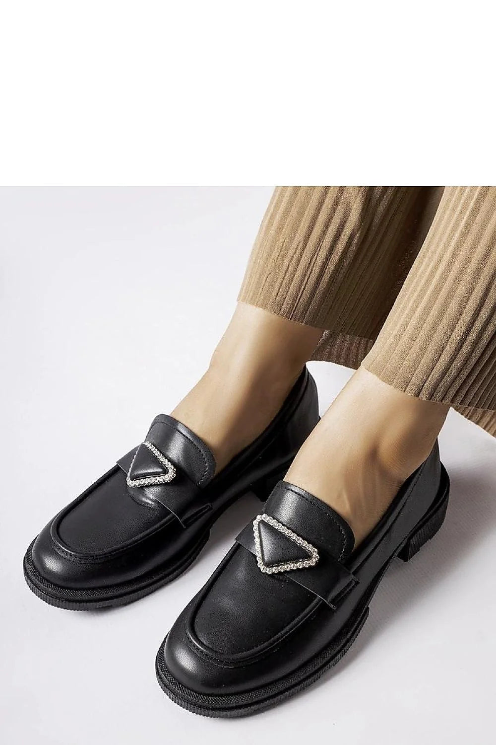 Mocassins femmes cuir noir haute qualité style élégant détails métal argenté confortable porté été