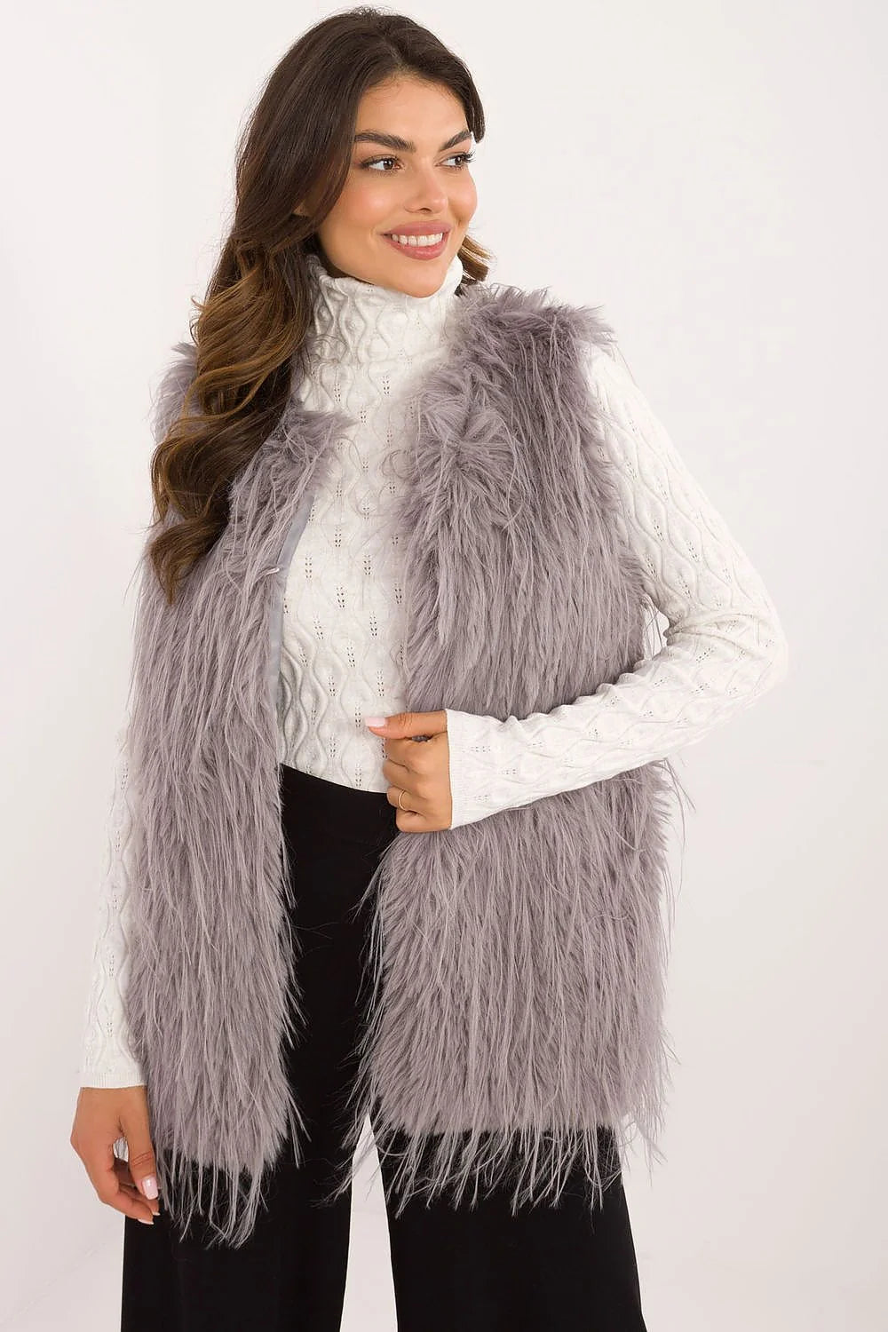 Gilet sans manches pour femmes en fausse fourrure gris lavande design élégant coupe droite texture douce