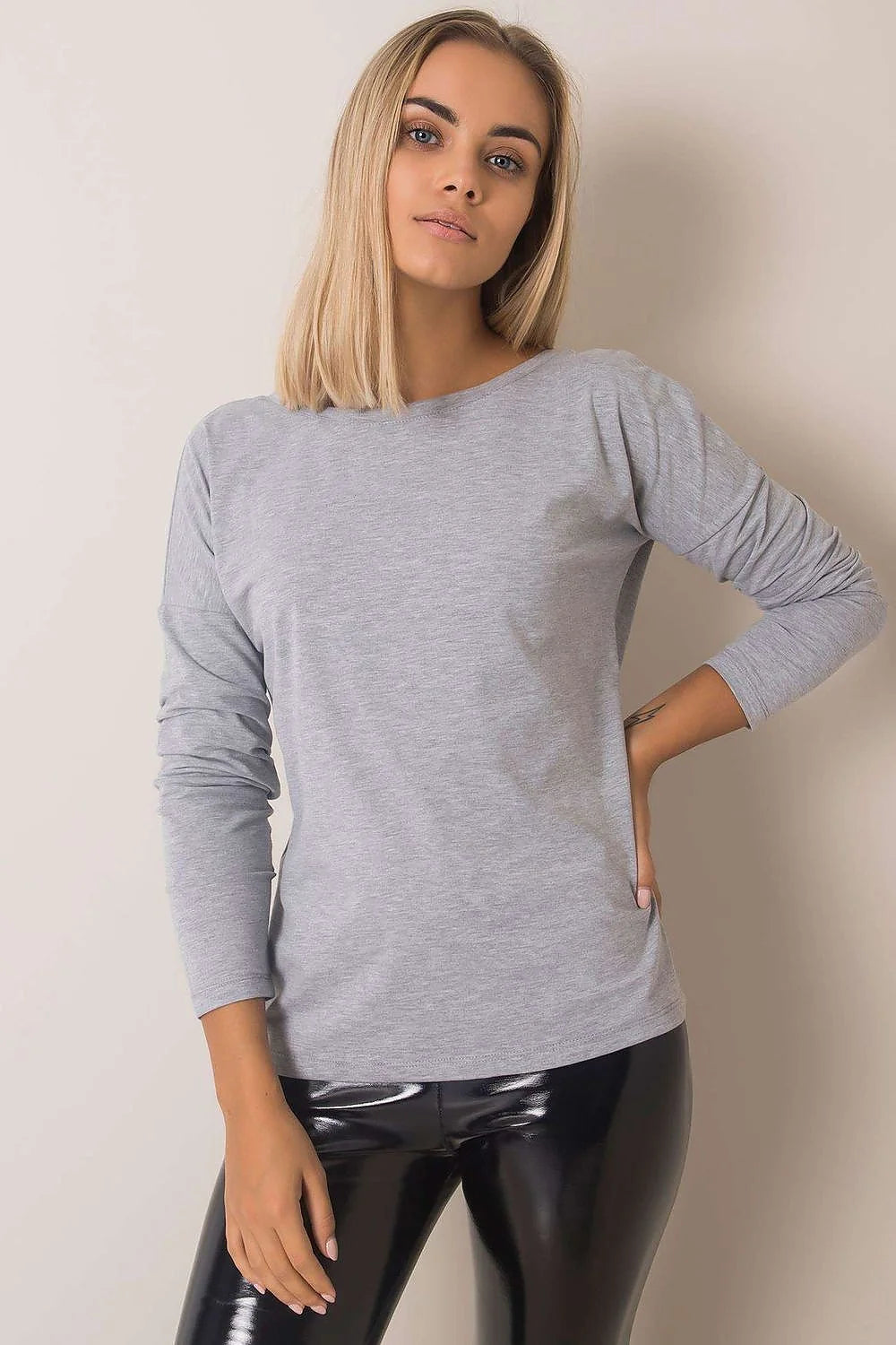 Chemisier femme en coton manches longues col rond uni gris clair pour tenues élégantes et décontractées
