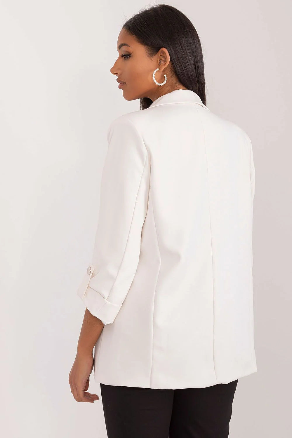 Veste blazer féminine moderne blanche cassée coupe oversize manches 3/4 sans boutons