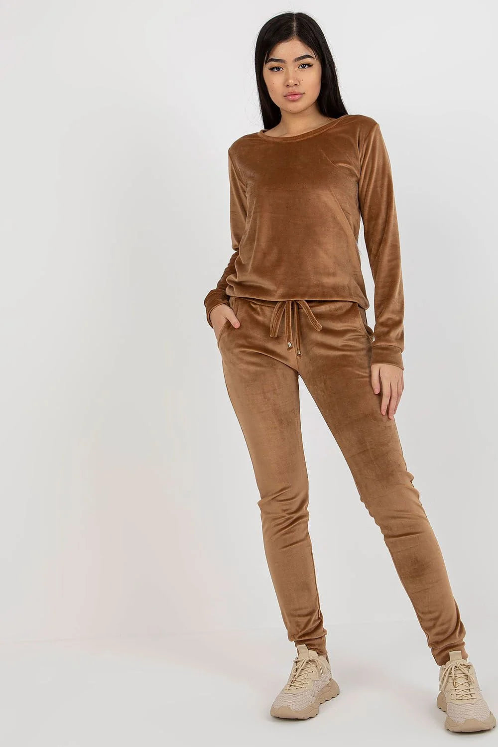ensemble femme moderne velours oversize blouse pantalon manches longues coupe ample jogger fuselé taille élastique bas resserré beige