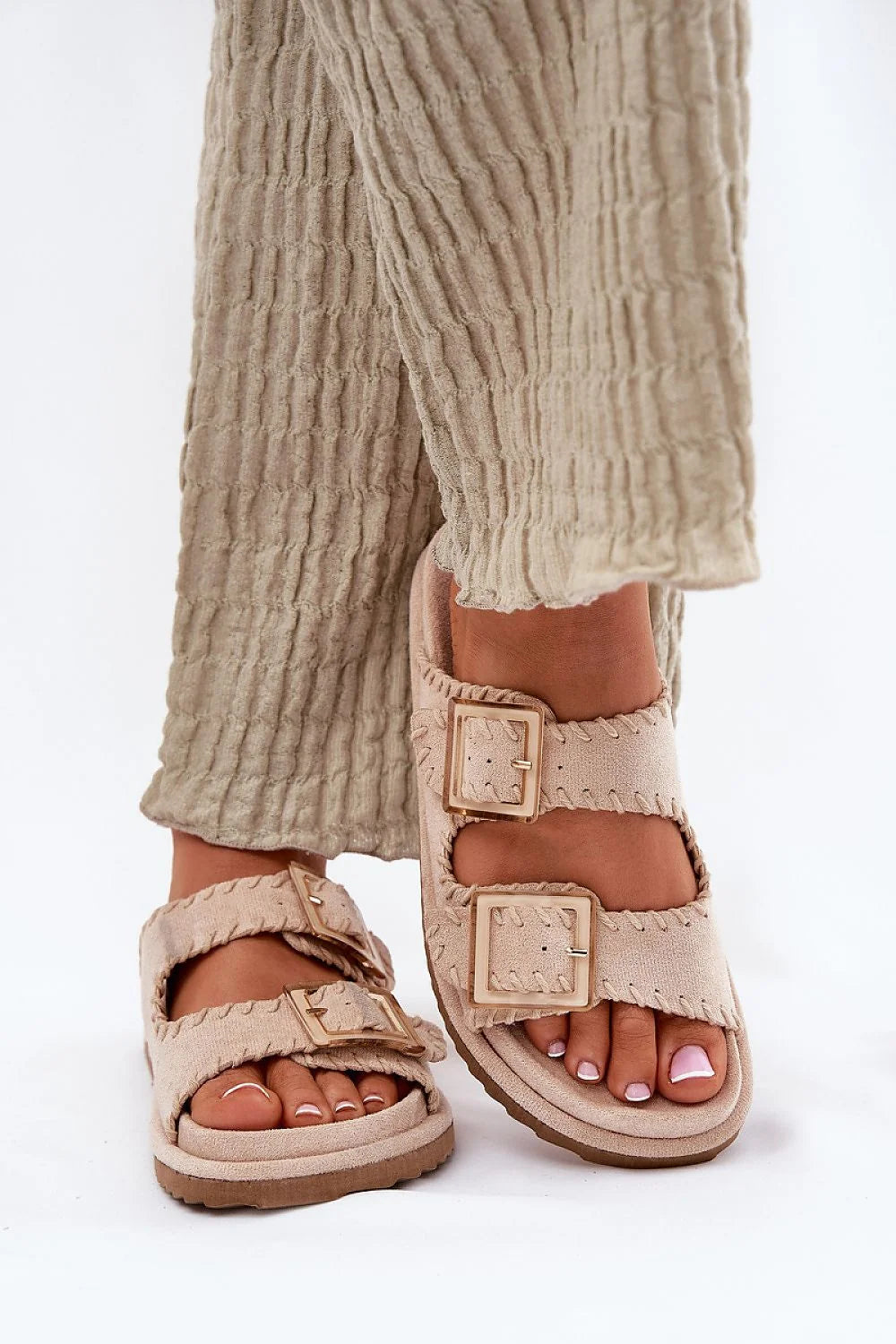 Sandales pour femme en cuir naturel style décontracté contemporain beige talon 8.5 cm semelle épaisse amortissant confortable été