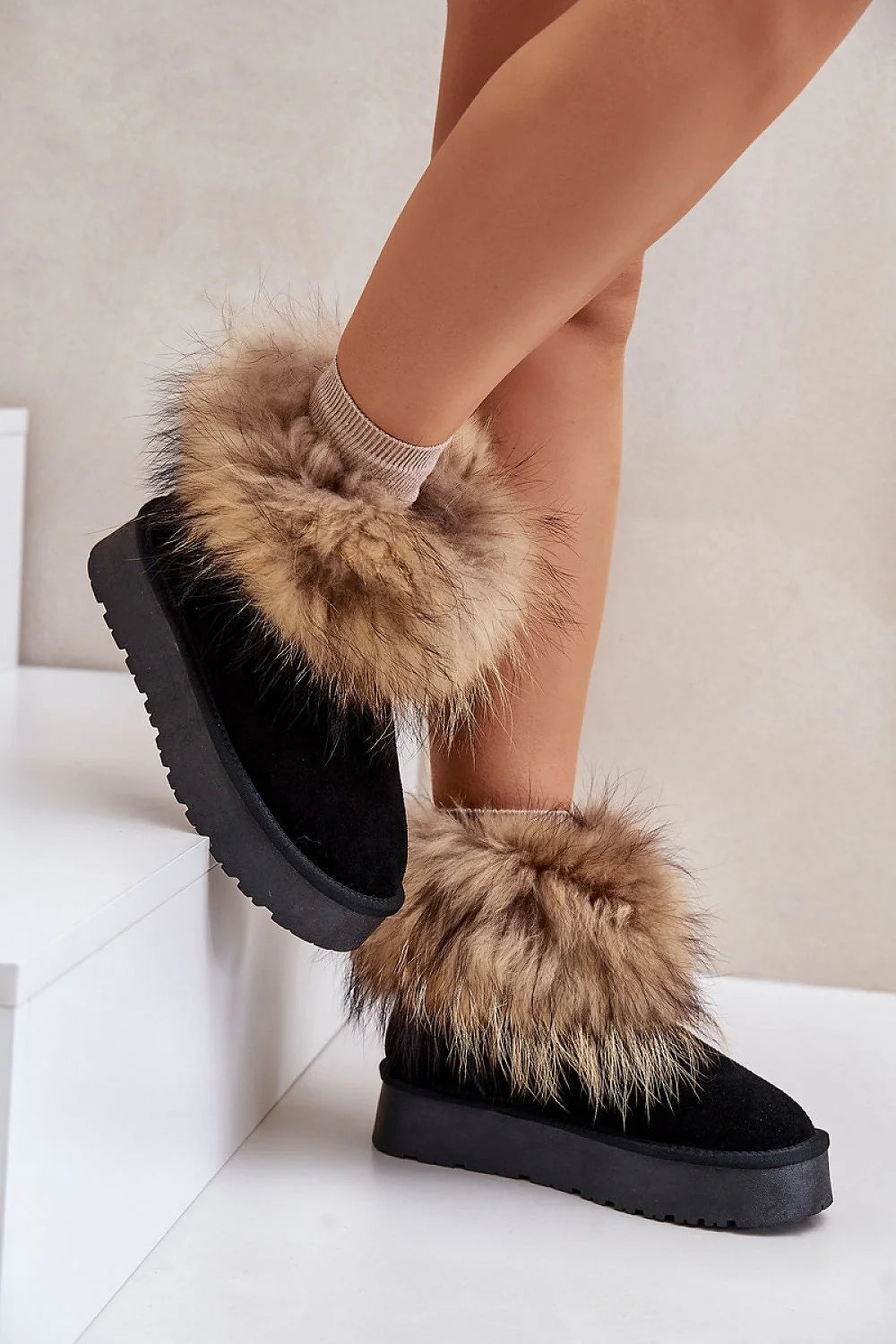 Bottes de neige pour femmes en cuir suédé fourrure plateforme design moderne élégant style hivernal confortable