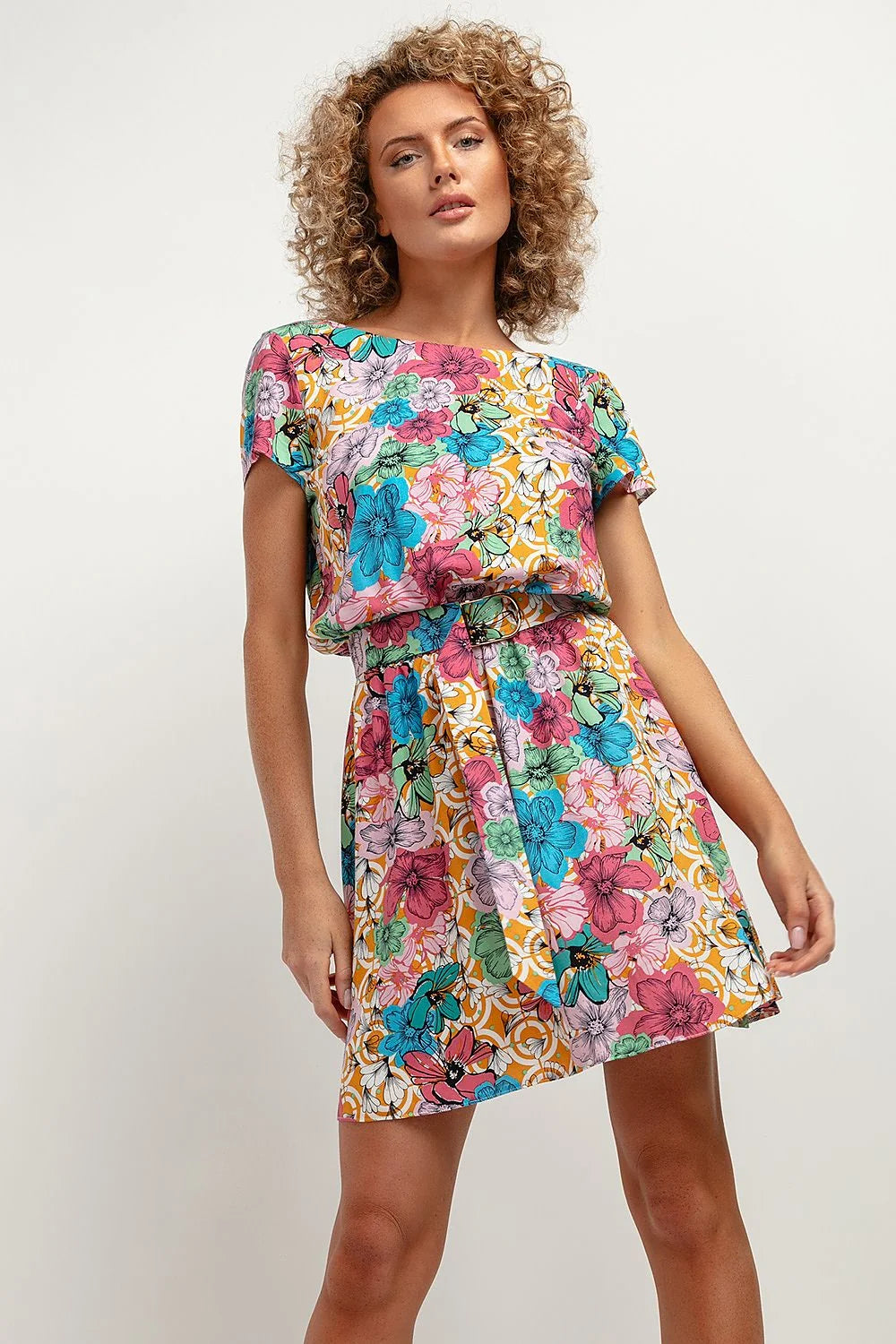 Robe de jour féminine à motifs floraux multicolores manches courtes ceinture dorée en viscose 100% pour femmes occasionnels et élégants