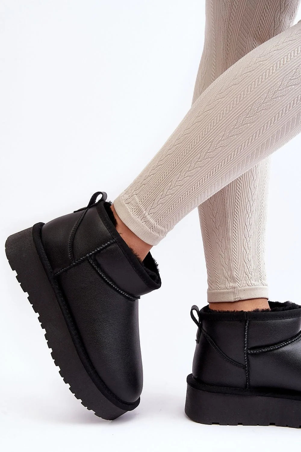 Bottes de neige pour femmes Step in style en cuir synthétique noir design moderne minimaliste semi-haute fourrure synthétique semelle caoutchouc crantée