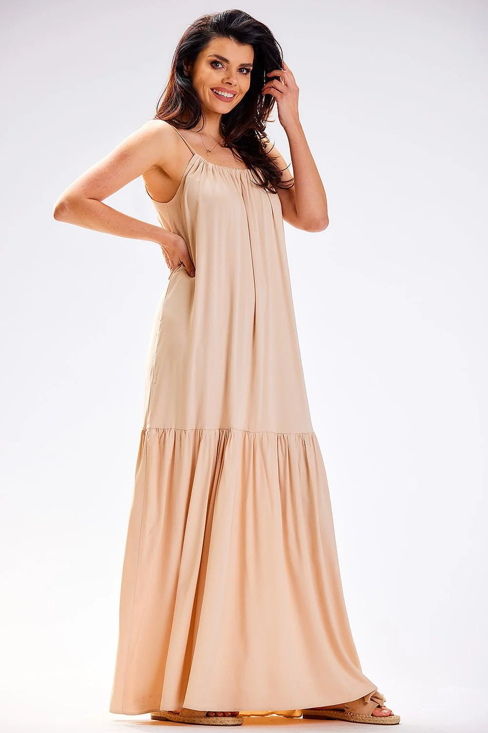 robe maxi longue ample trapèze viscose naturelle légère fluide nude pêche dos nu bretelles spaghetti réglables volant ourlet bohème estivale