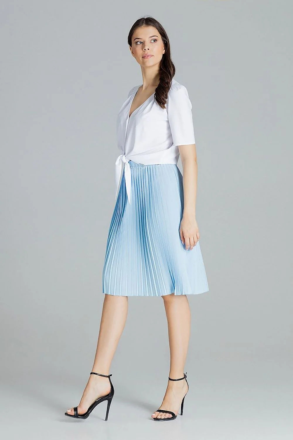 ensemble chemisier bleu ciel noué colV manches courtes boutonné jupe plissée midi imprimée géométrique blanc gris fluide taille élastique chic