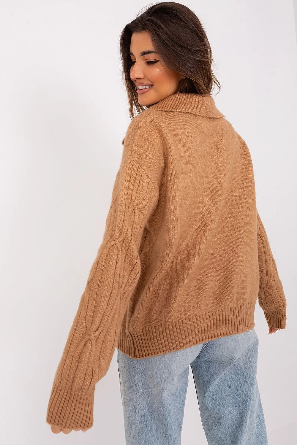 Chandail femme col replié motif torsadé manches longues coupe ample coloris camel matière douce