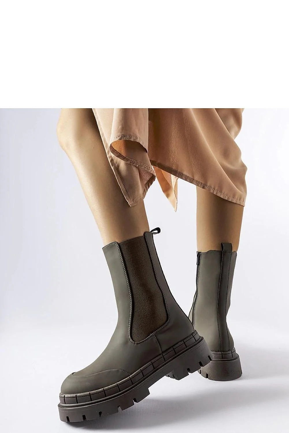 Bottes femmes vert kaki design militaire tige montante semelle cramponnée caoutchouc robuste style urbain mode tendance