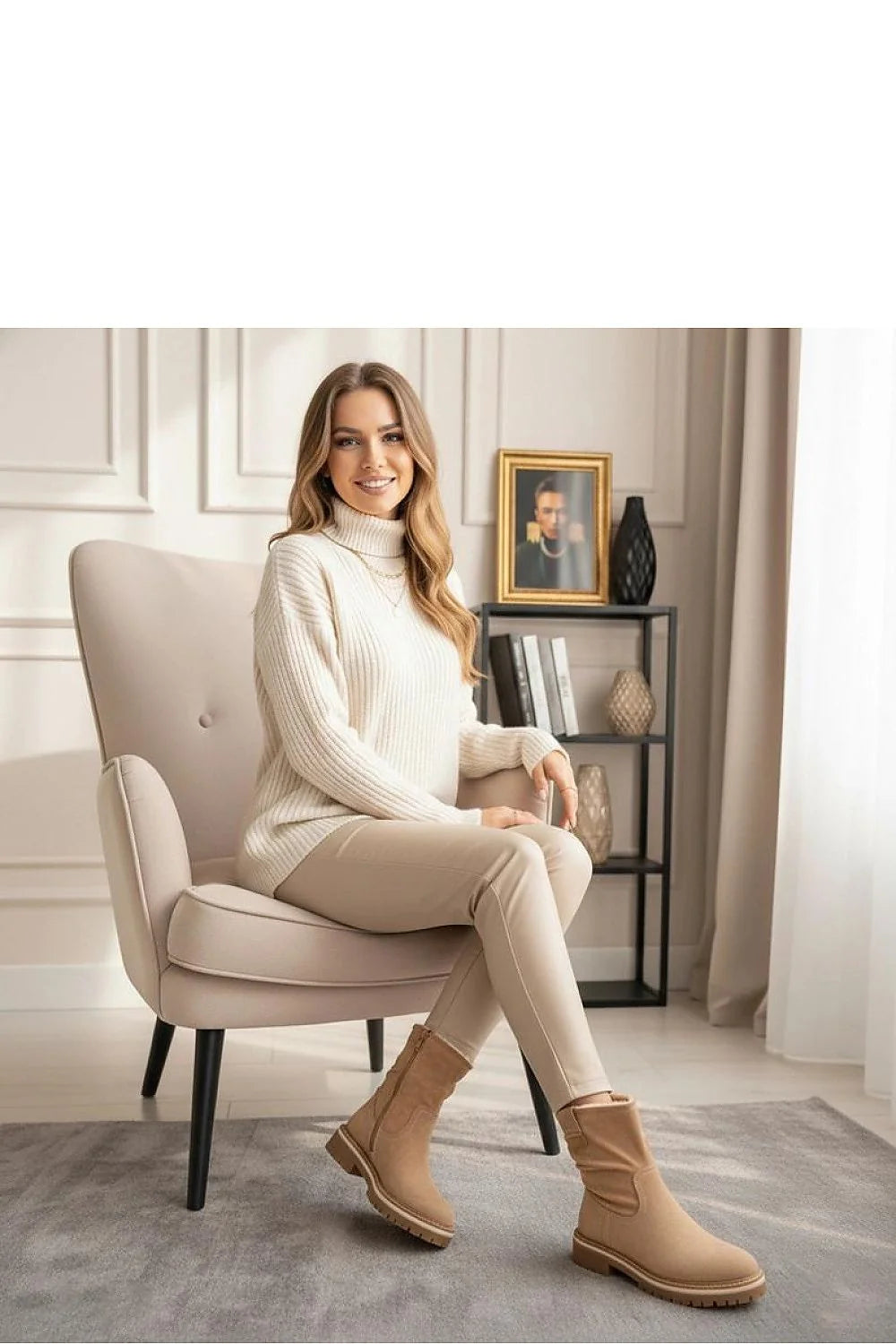 bottines femme beige suédé doublées fourrure tige froncée bout rond semelle crantée talon bloc bas fermeture éclair latérale