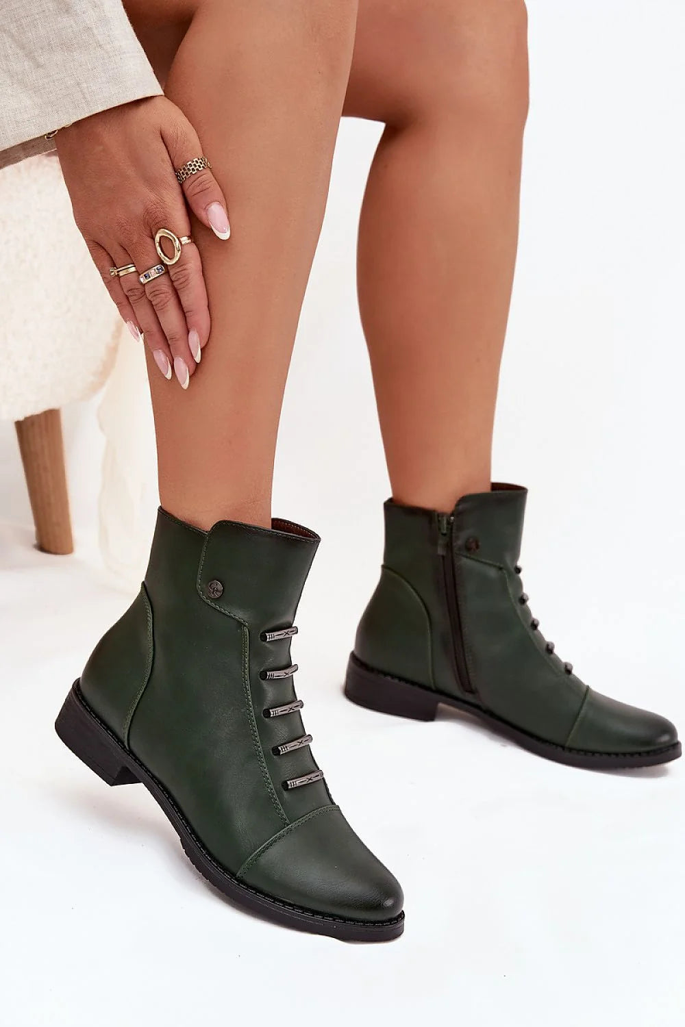 bottines femme vert forêt similicuir lisse tige mihaute cheville bout arrondi talon bas semelle crantée zip lacets fourrure synthétique