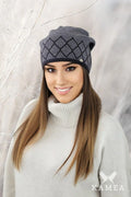 Bonnet pour femme slouchy motif losanges gris anti-allergique doux hiver élégant moderne matières de qualité peau sensible mode
