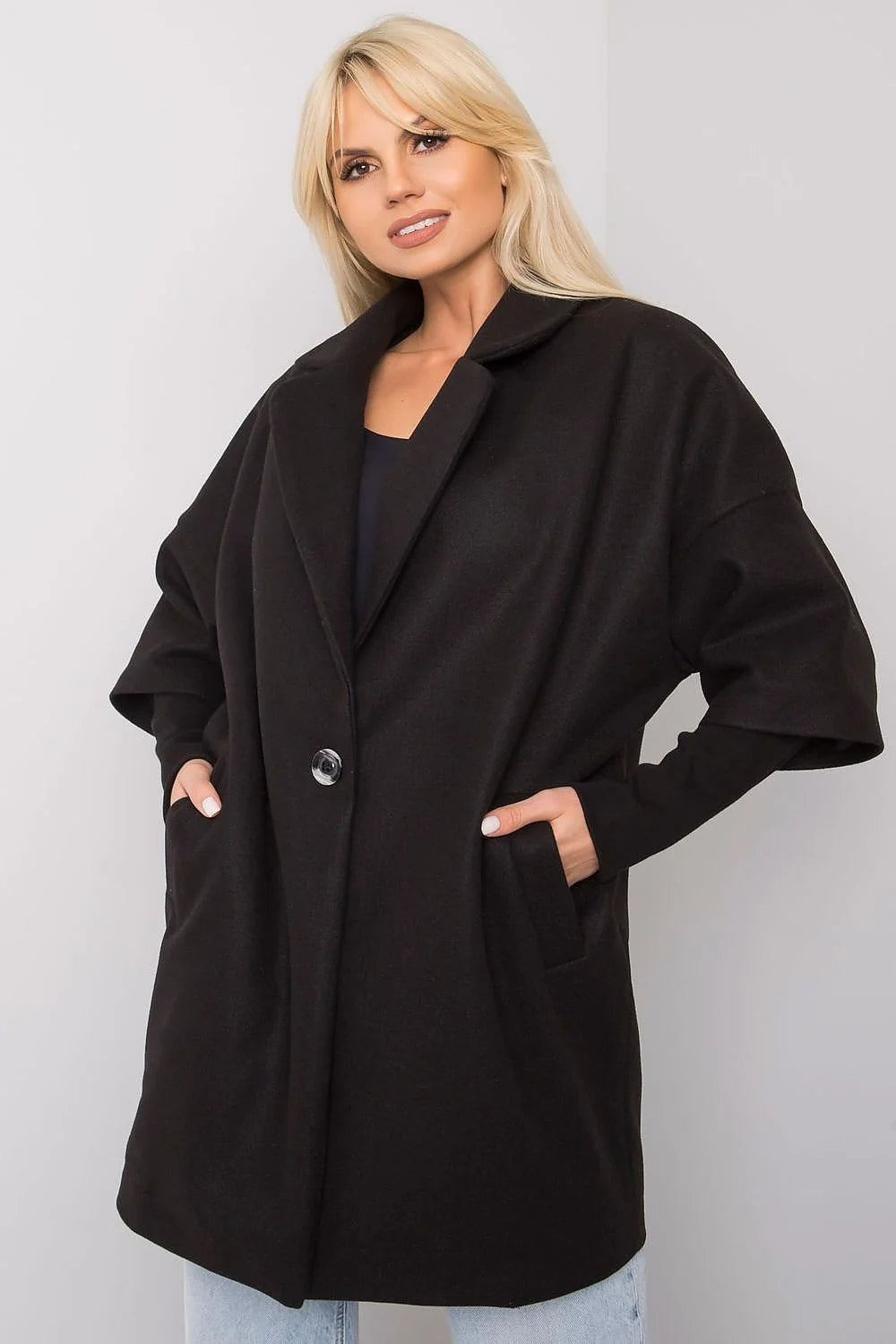 Manteau polyester noir oversize col droit manches longues poches latérales bouton métallique femme ample
