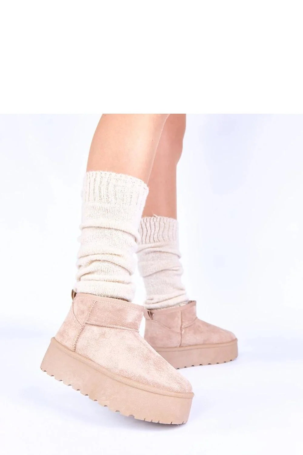 bottes neige beiges plateforme fourrure mouna gemre cheville suédine cosy urbaine semelle crantée épaisse doublure molletonnée ajustée imperméable antidérapante