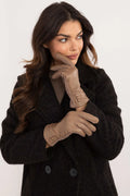 Gants élégants pour femmes en cuir souple beige taupe, boutons décoratifs, isolation thermique, style intemporel