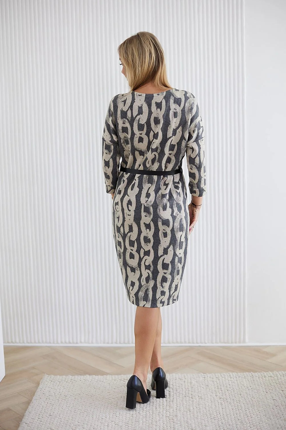 Robe de jour La Aurora en jersey jacquard imprimé抽象 chaîne, manches 3/4, ceinture noire, tailleur pour femmes matures, style moderne, occasion semi-formelle