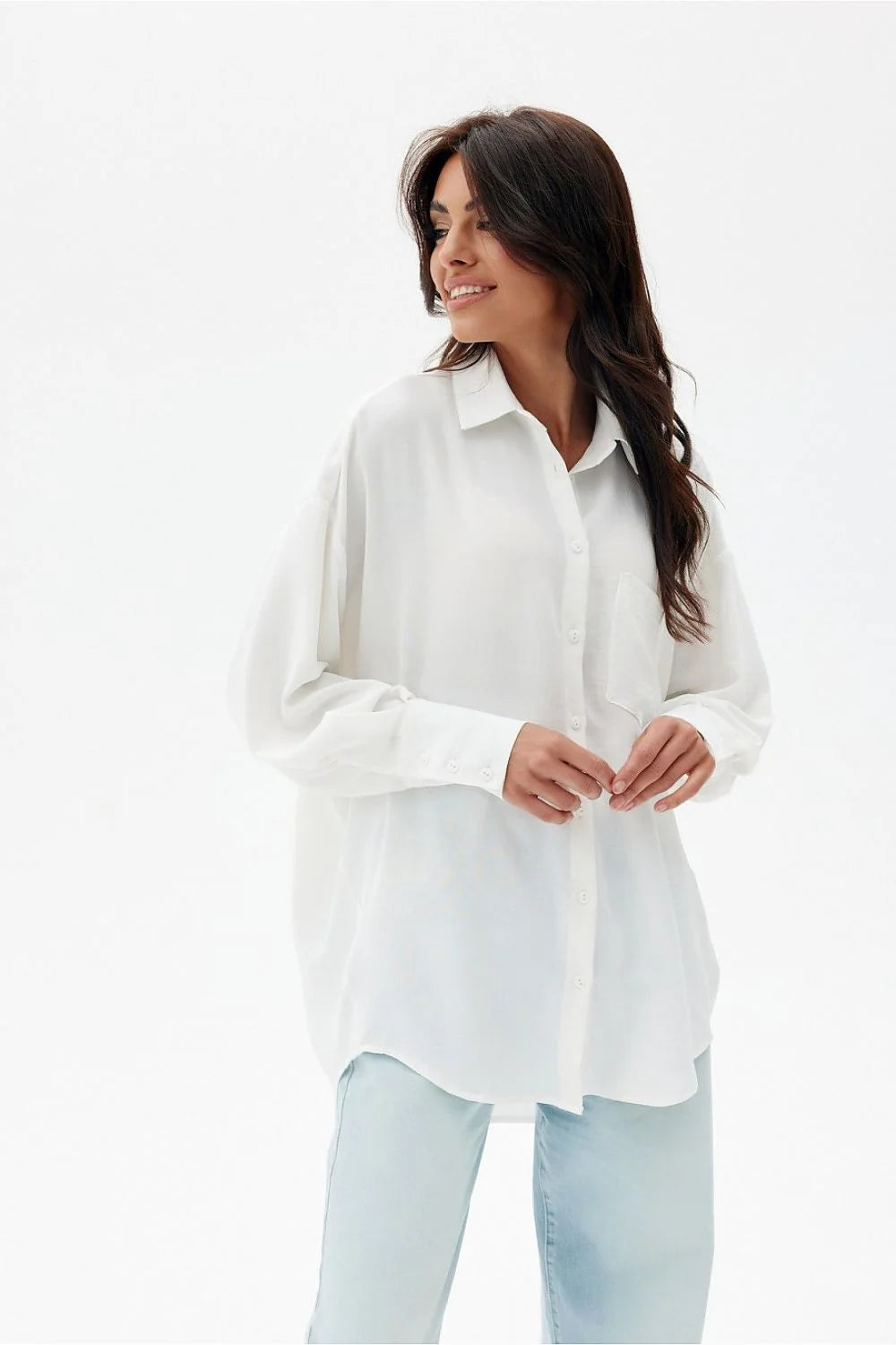 chemise femme asymétrique manches longues oversize blanche coton léger texturé col classique poche arrondie dos long bouffantes poignets boutonnée