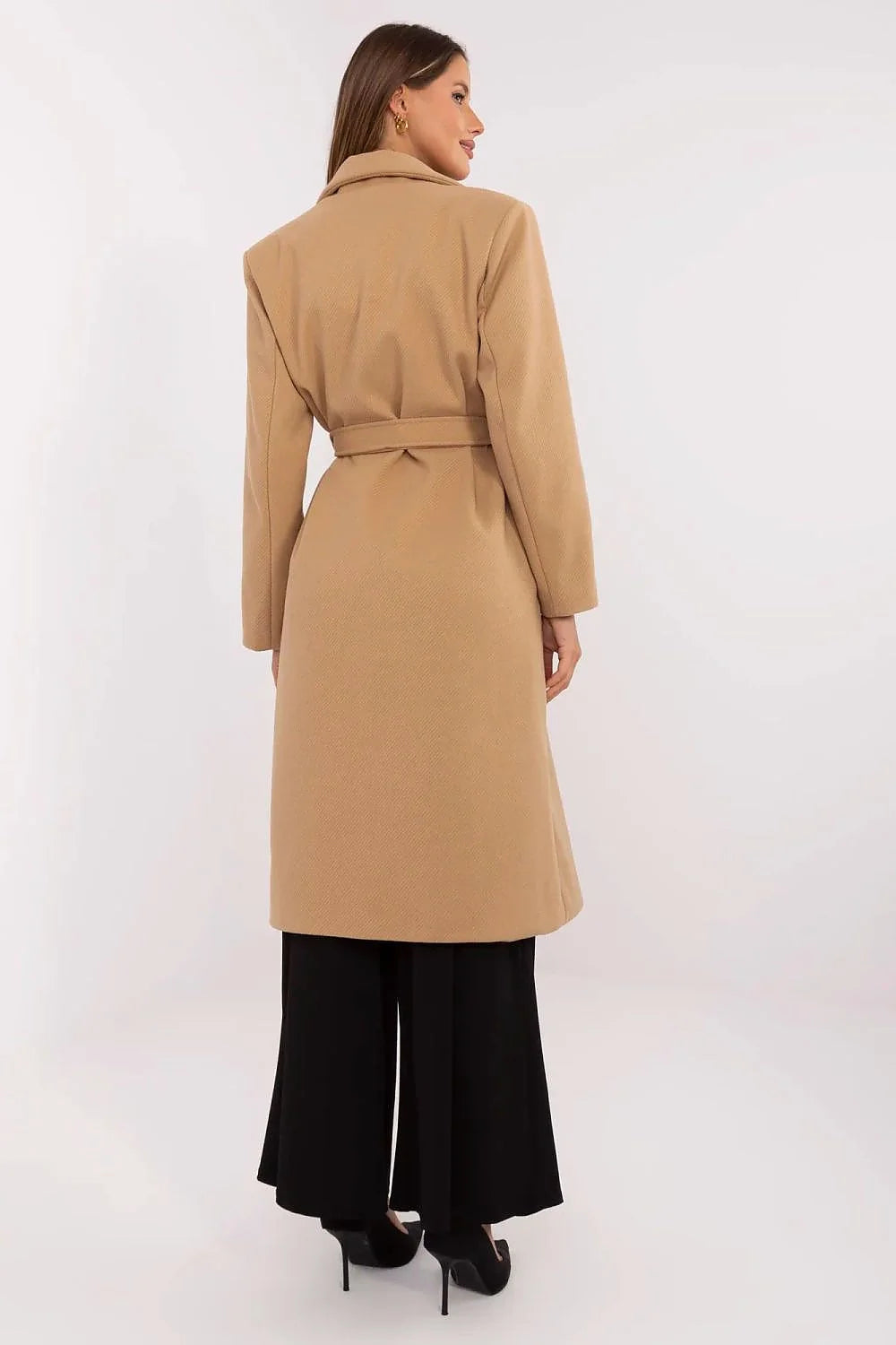 Manteau élégant pour femme longueur genou style classique beige camel épaules structurées coupe droite occasion office ville hiver Italy Moda