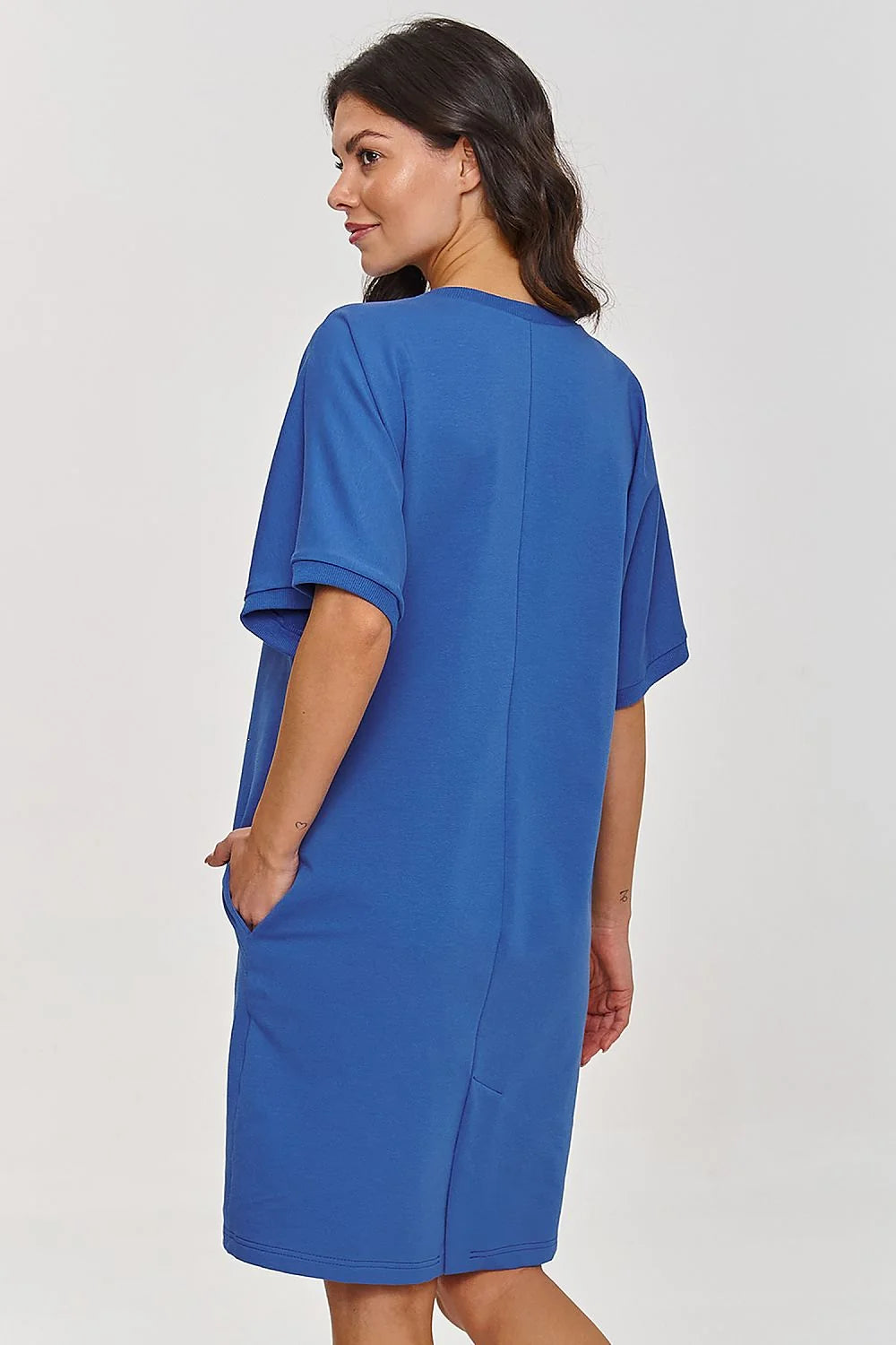 Robe de jour Makadamia Casual Silhouette Moderne Col Rond Manches Courtes Tissu Souple Couleur Bleu Moyen Taille Élastique Femme Élégance Confort Occasions Variées