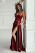 robe longue satinée bordeaux brillant gala soirée cintrée fines bretelles spaghetti décolleté V structuré jupe évasée laçage dos