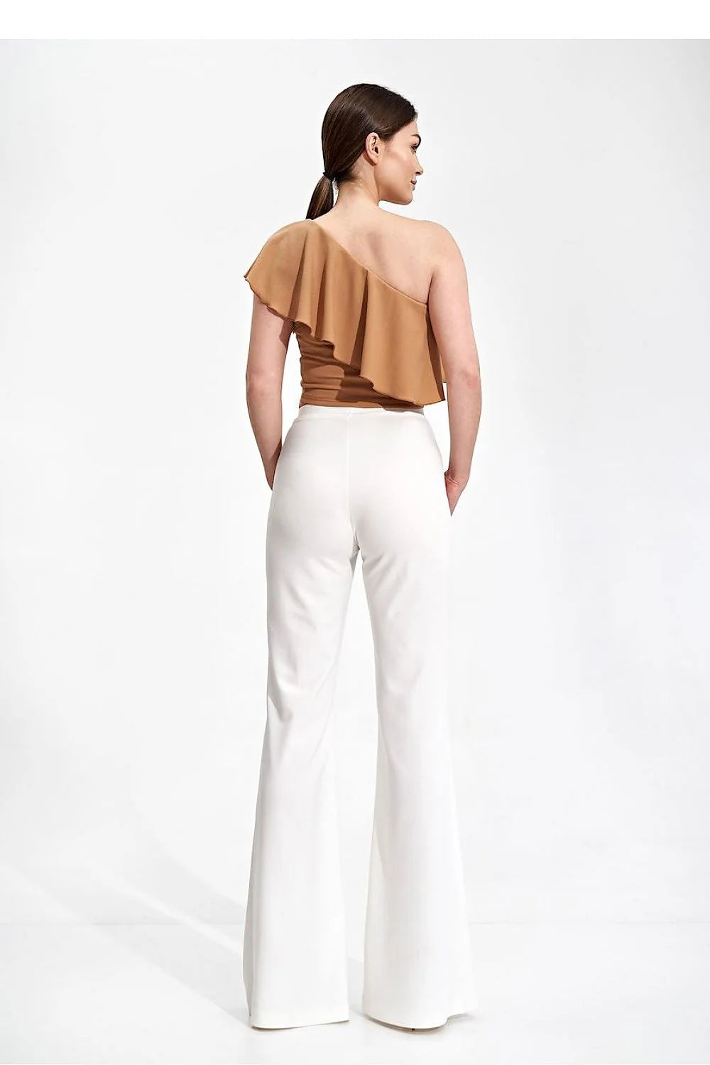 Chemisier asymétrique avec volant sur l'épaule, beige camel, polyester élasthanne, taille ajustable, pour femme élégante