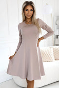 Robe de jour Numoco élégante en tissu beige élastique manches longues coupe trapèze pour femme