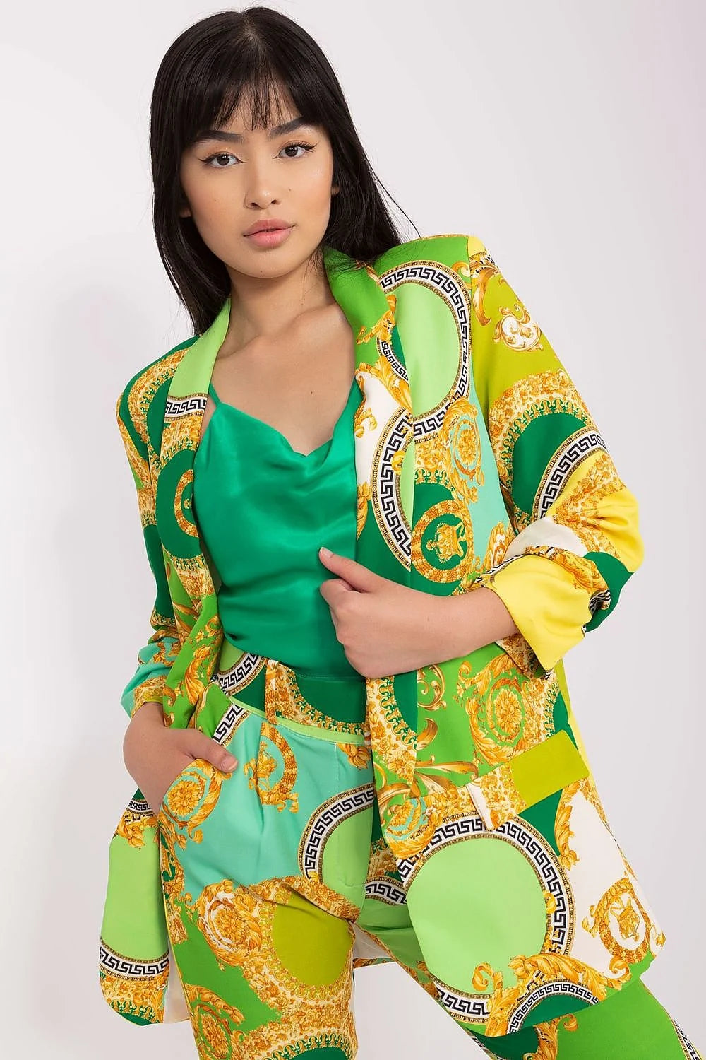 Blazer Italy Moda en polyester satiné, motifs baroques dorés, coupe ample, coloris vert émeraude et jaune vif, veste versatile pour femmes