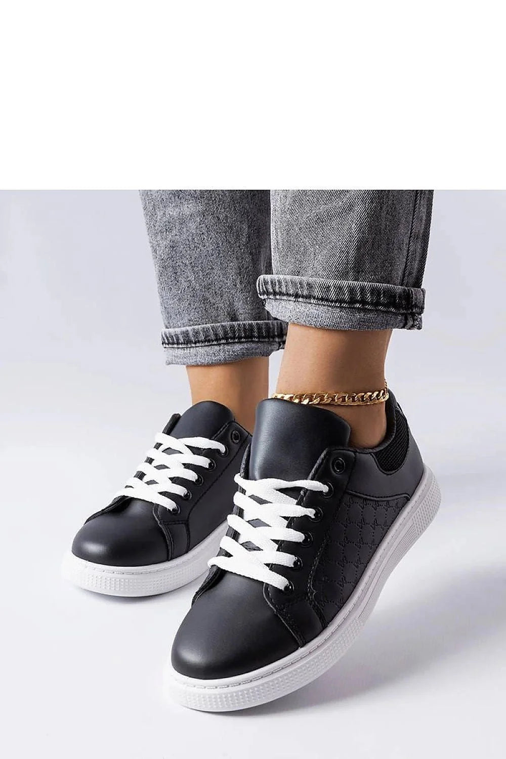 Baskets Solea femmes style moderne épuré silhouette basse confort maximal semelle caoutchouc blanche lacets blancs design sportif classique occasion quotidienne