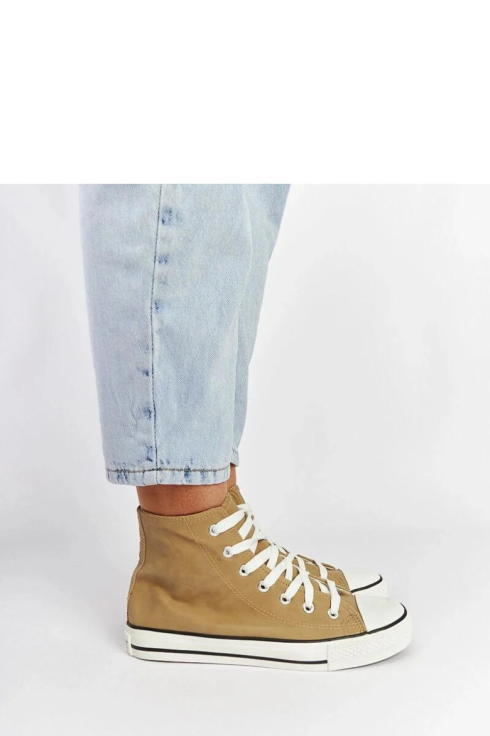 baskets montantes toile beige femme confortable respirante semelle caoutchouc blanche liseré noir bout renforcé œillets métalliques lacets rétro casual durable