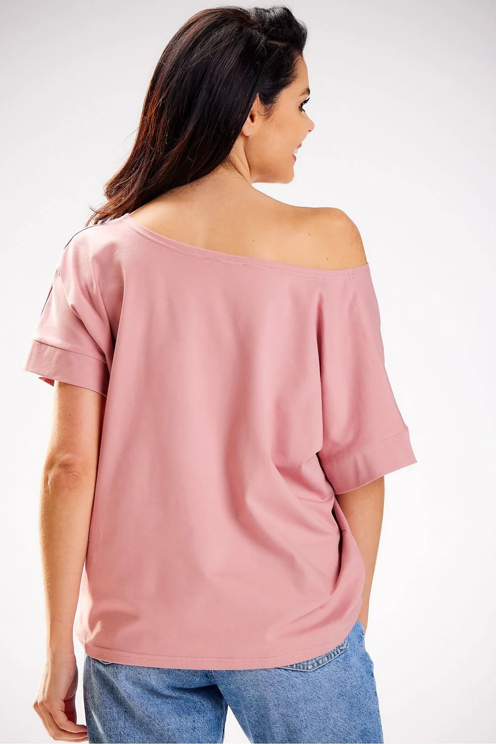 tshirt oversize femme encolure bateau asymétrique épaule dénudée manches courtes retroussées relaxed jersey coton léger couture décorative rose poudré