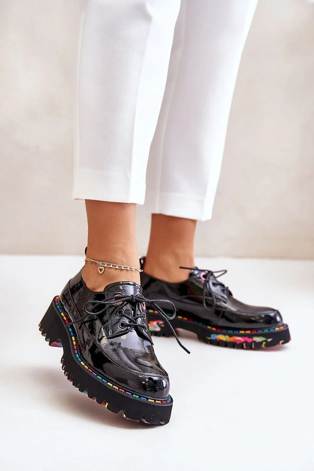 Chaussures basses femmes cuir naturel plateforme talon plat design moderne style élégant confortable toutes occasions