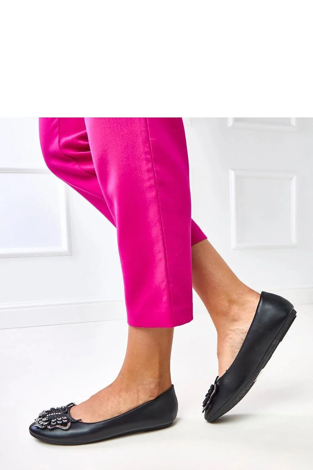 ballerines femme noires cuir écologique bout rond papillon décoratif zircons perles strass bijou semelle fine talon plat confortables élégantes classiques