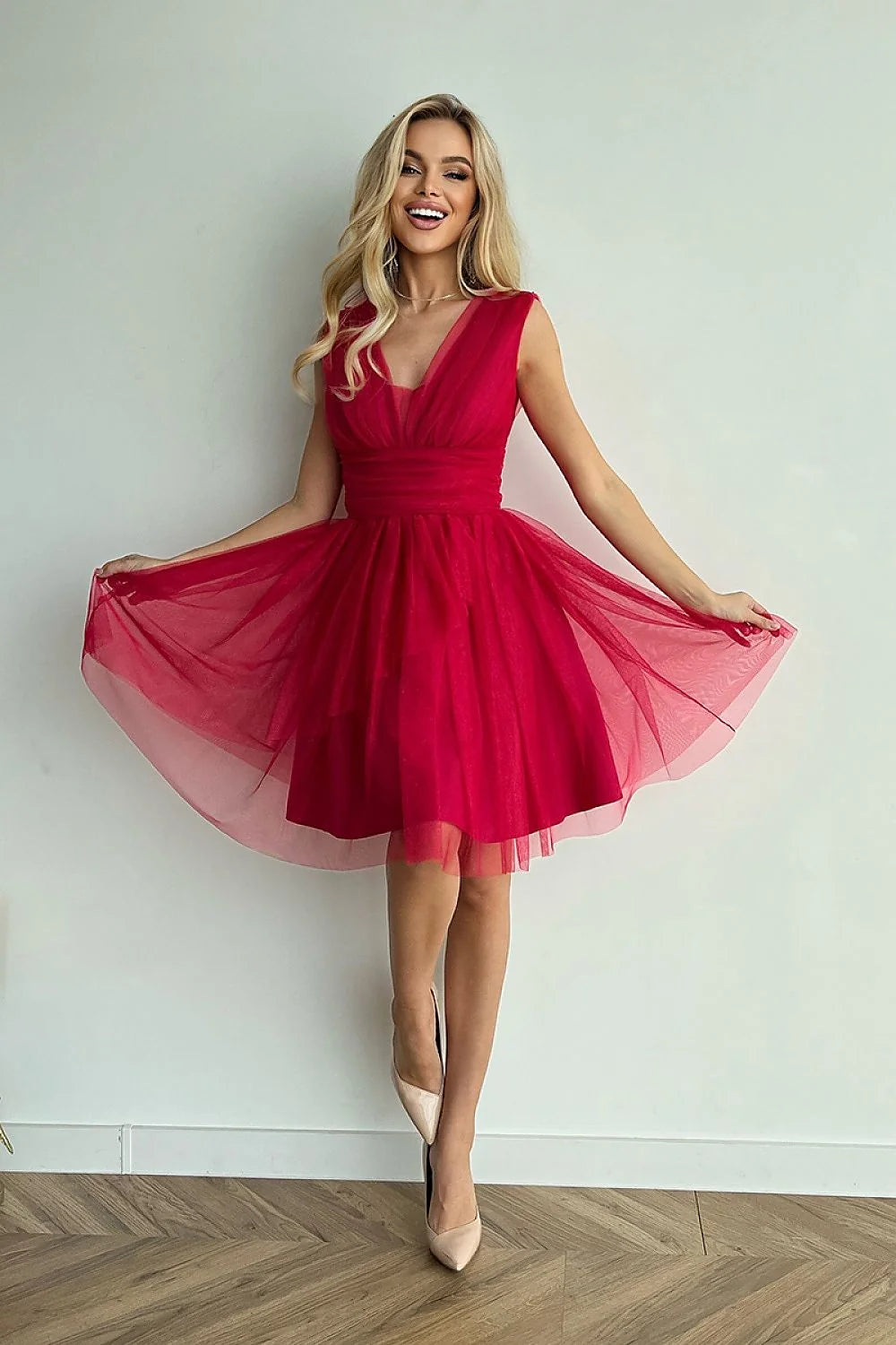 Robe de soirée élégante en tulle tissu tulle couleur rouge buste drapé ceinture large jupe évasée taille ajustable femme