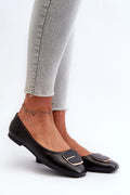 Ballerines femmes style élégant cuir écologique talon plat bout carré détails métalliques noire dorée confortable