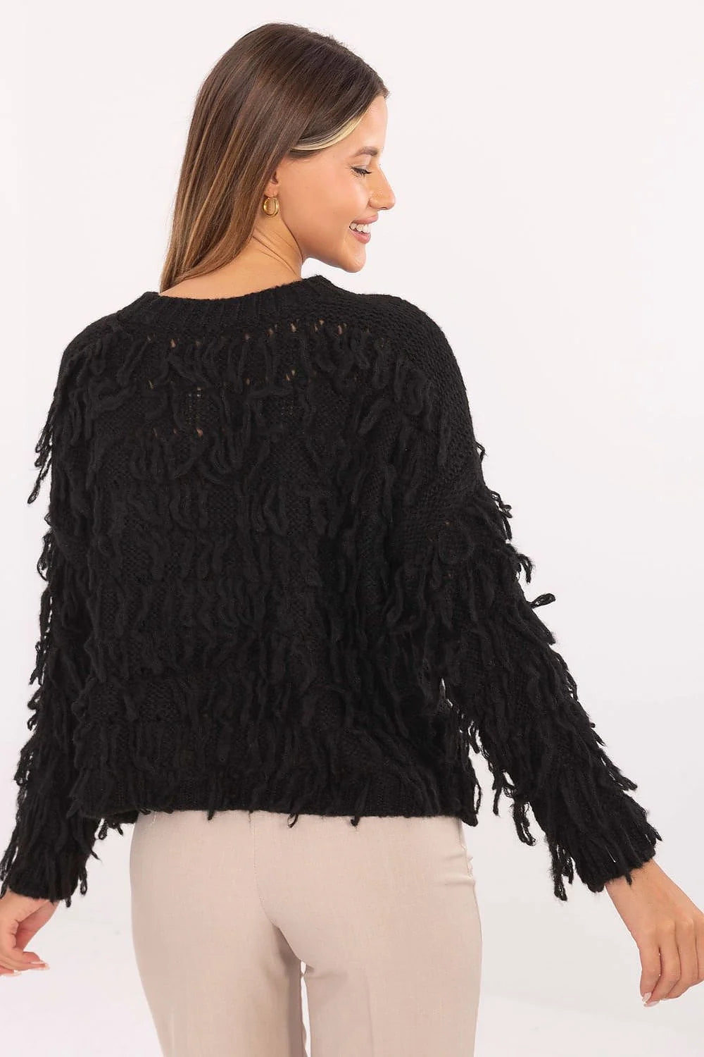 pull femme court oversize grosse maille noire franges col rond manches longues torsades texturées coupe boxy cropped bords effilochés