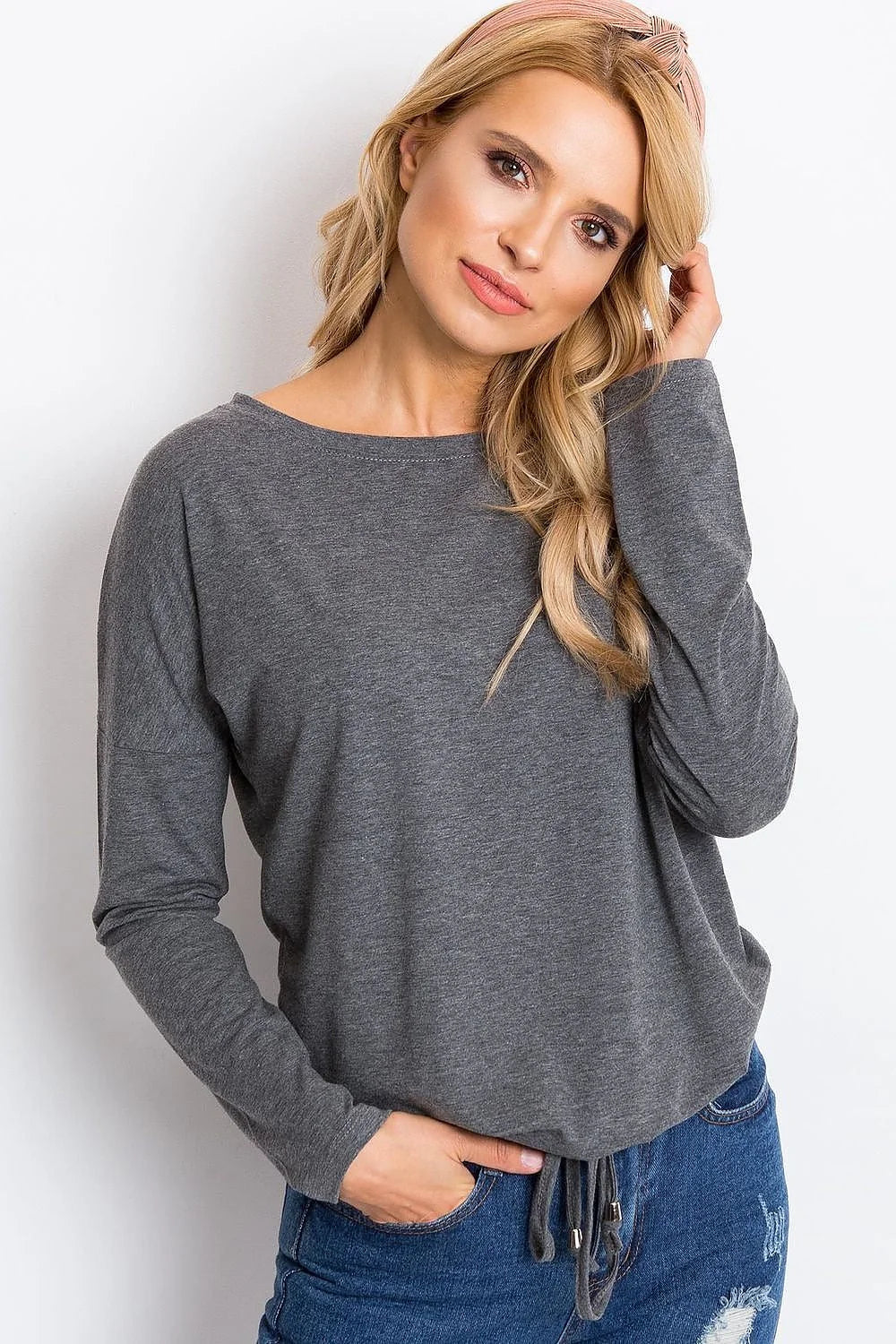 Sweat féminin en coton bleu marine manches longues coupe décontractée confortable style casual tendance
