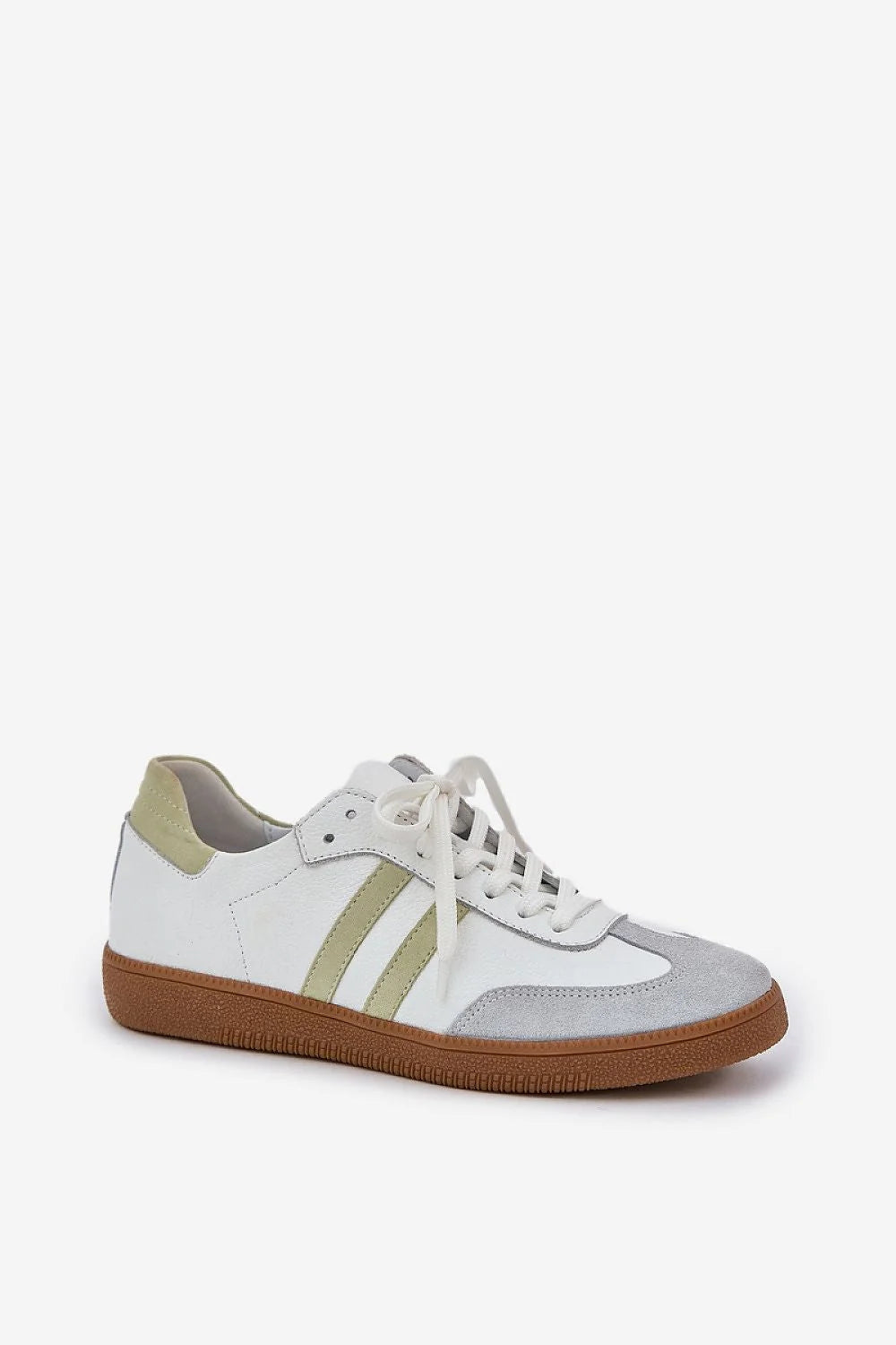 Chaussures de sport modernes pour femmes cuir blanc daim gris bandes vertes lacets blancs semelle caoutchouc