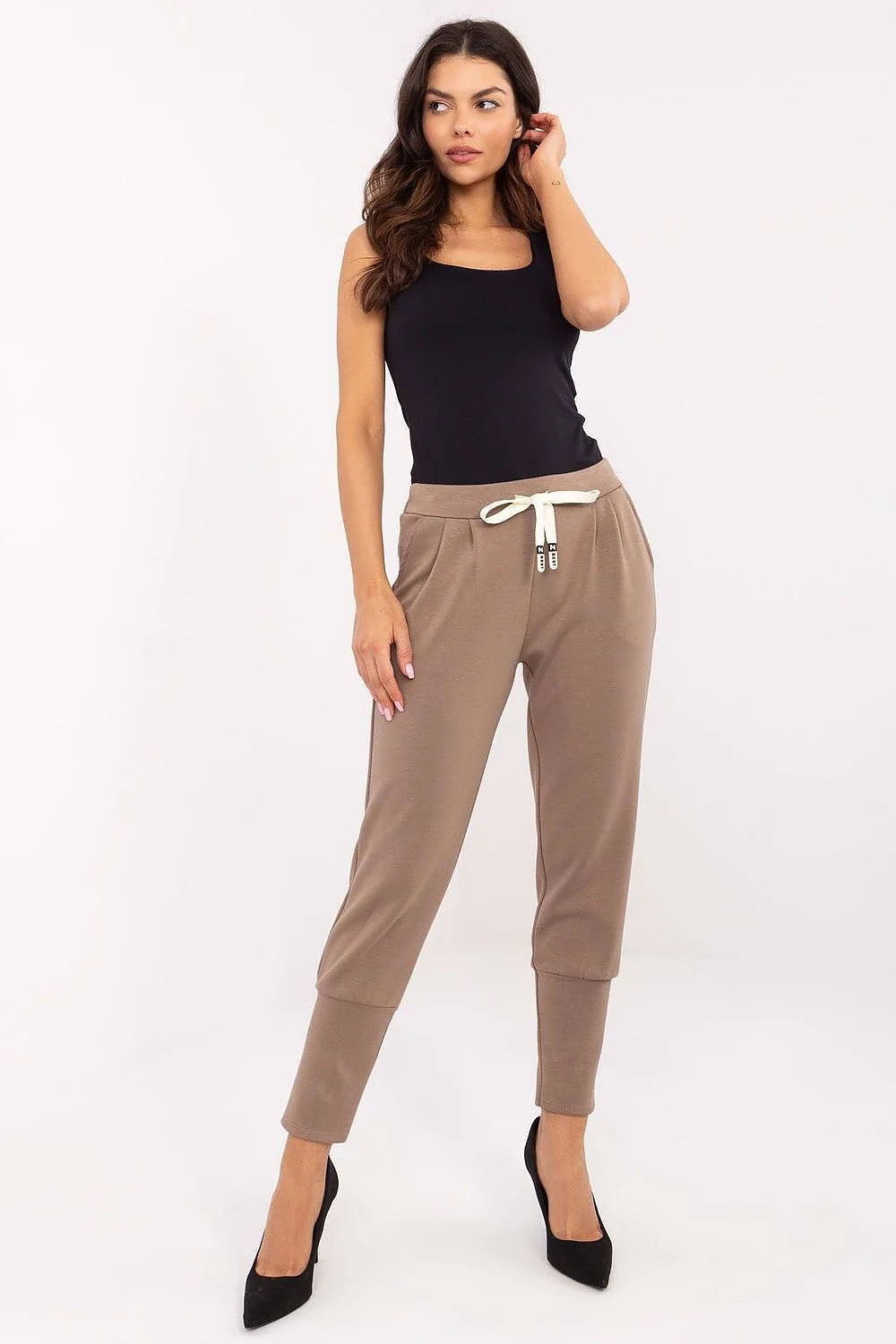 Pantalon survêtement tendance femme viscose élasthanne taille haute beige taupe poches latérales cordon serrage métal confortable polyvalent