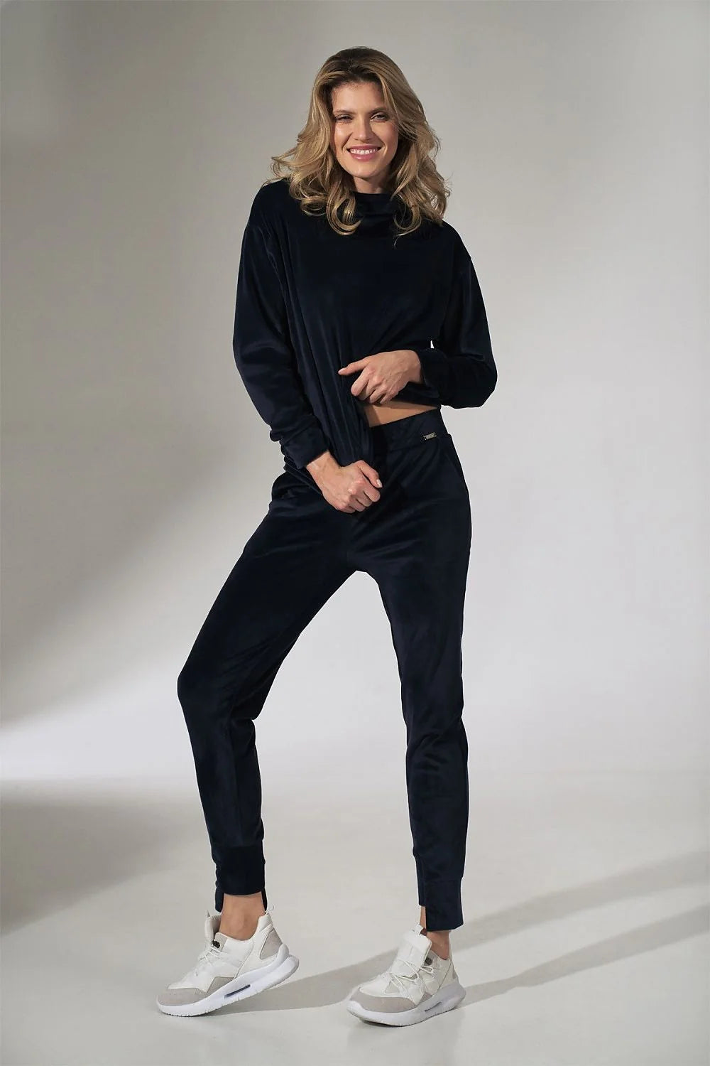 Ensemble loungewear femme velour rose doux coupe ample confortable style décontracté cocooning moderne élégant
